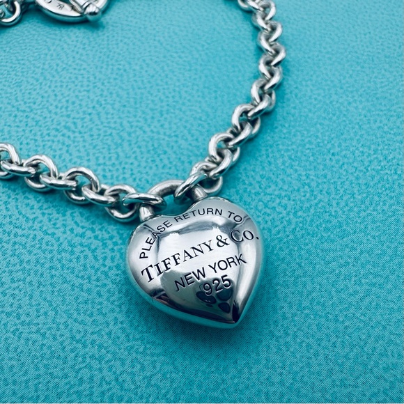 Tiffany & Co. Full Heart Toggle Bracelet in Silver 7.5” with Presentation Box - Picture 3 of 14